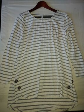 Striped Long-Sleeve Tunic Top with Button Detail - White & Gray